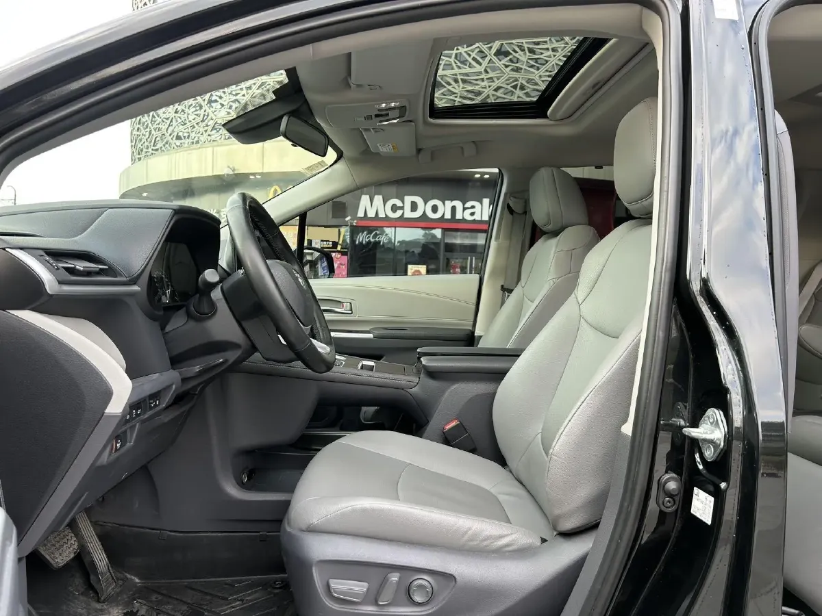 2024 Toyota Granvia 2.5L 189HP L4 E-CVT Hybrid,autocango,china used car exporter,china ev exporter,chinese used car exporter,chinese used ev exporter