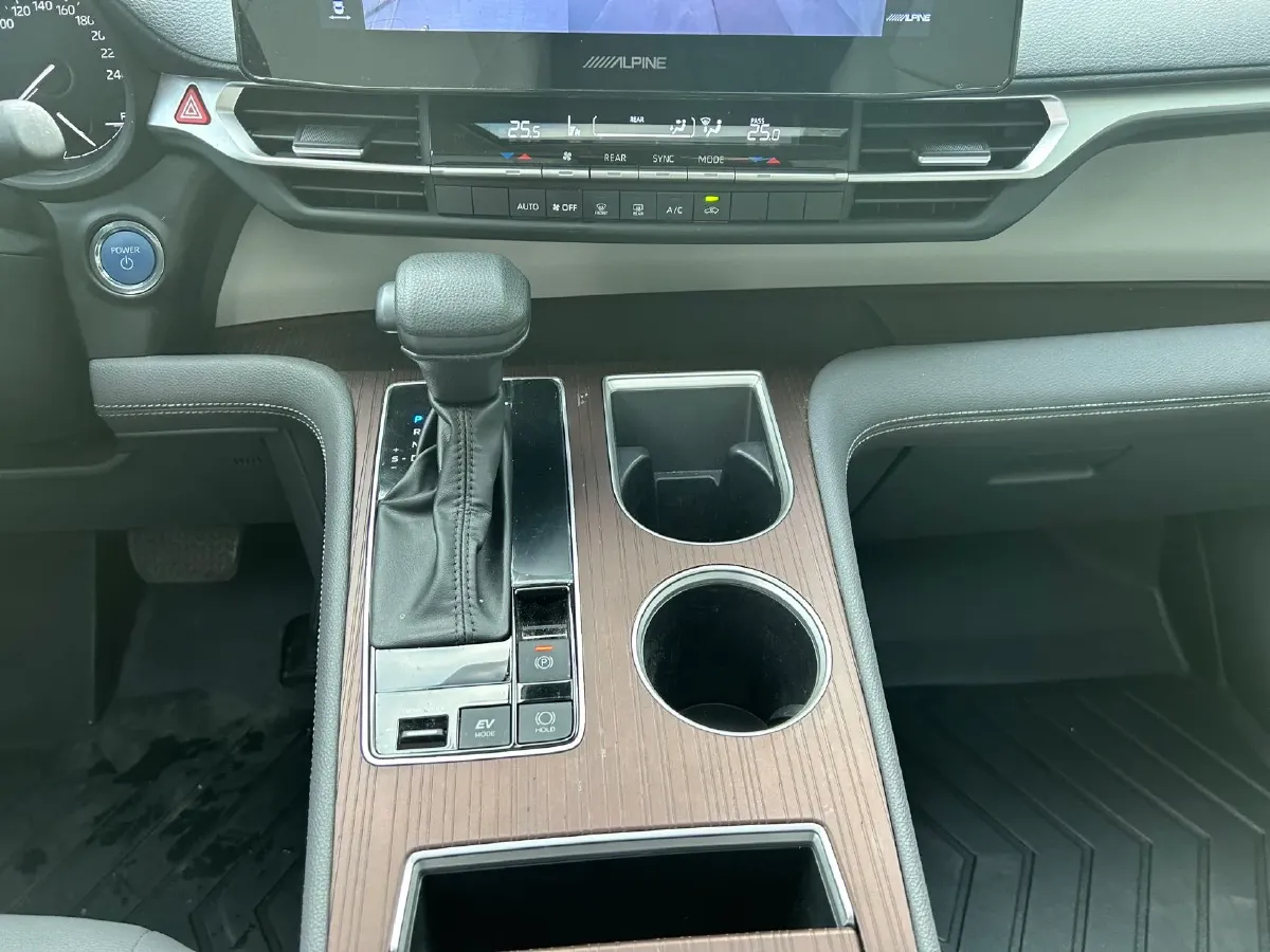 2024 Toyota Granvia 2.5L 189HP L4 E-CVT Hybrid,autocango,china used car exporter,china ev exporter,chinese used car exporter,chinese used ev exporter