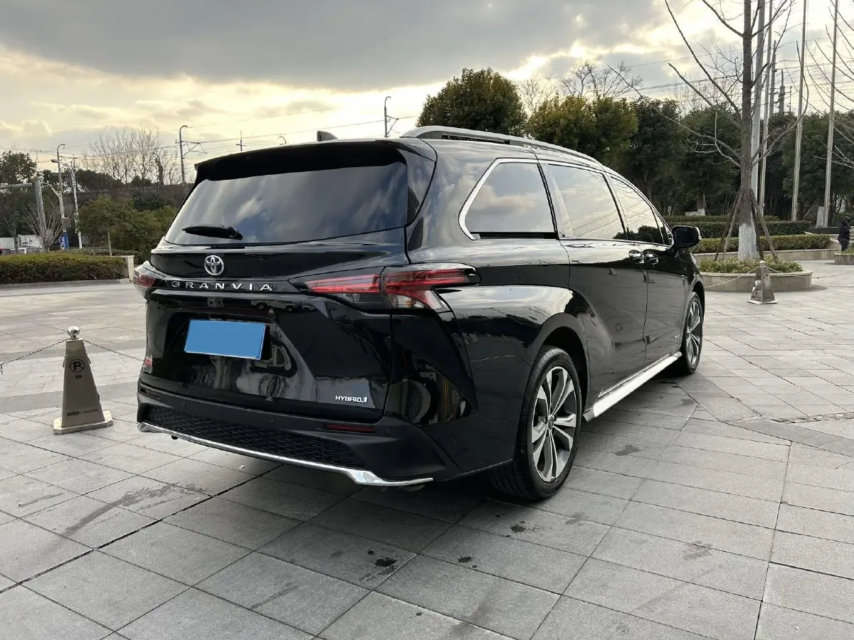 2024 Toyota Granvia 2.5L 189HP L4 E-CVT Hybrid,autocango,china used car exporter,china ev exporter,chinese used car exporter,chinese used ev exporter