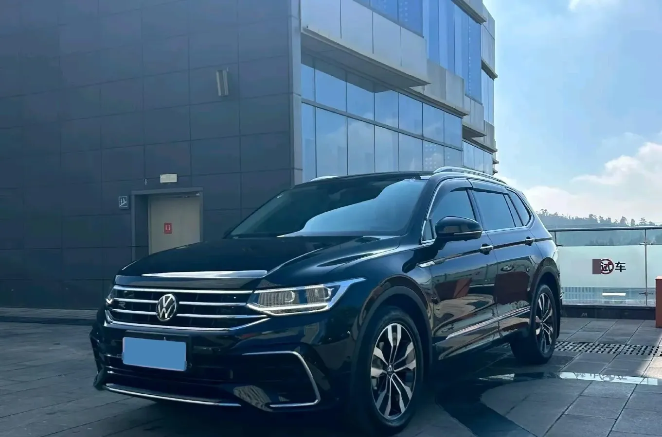 2023 Volkswagen Tiguan L 2.0T 186HP L4 7DCT,autocango,china used car exporter,china ev exporter,chinese used car exporter,chinese used ev exporter