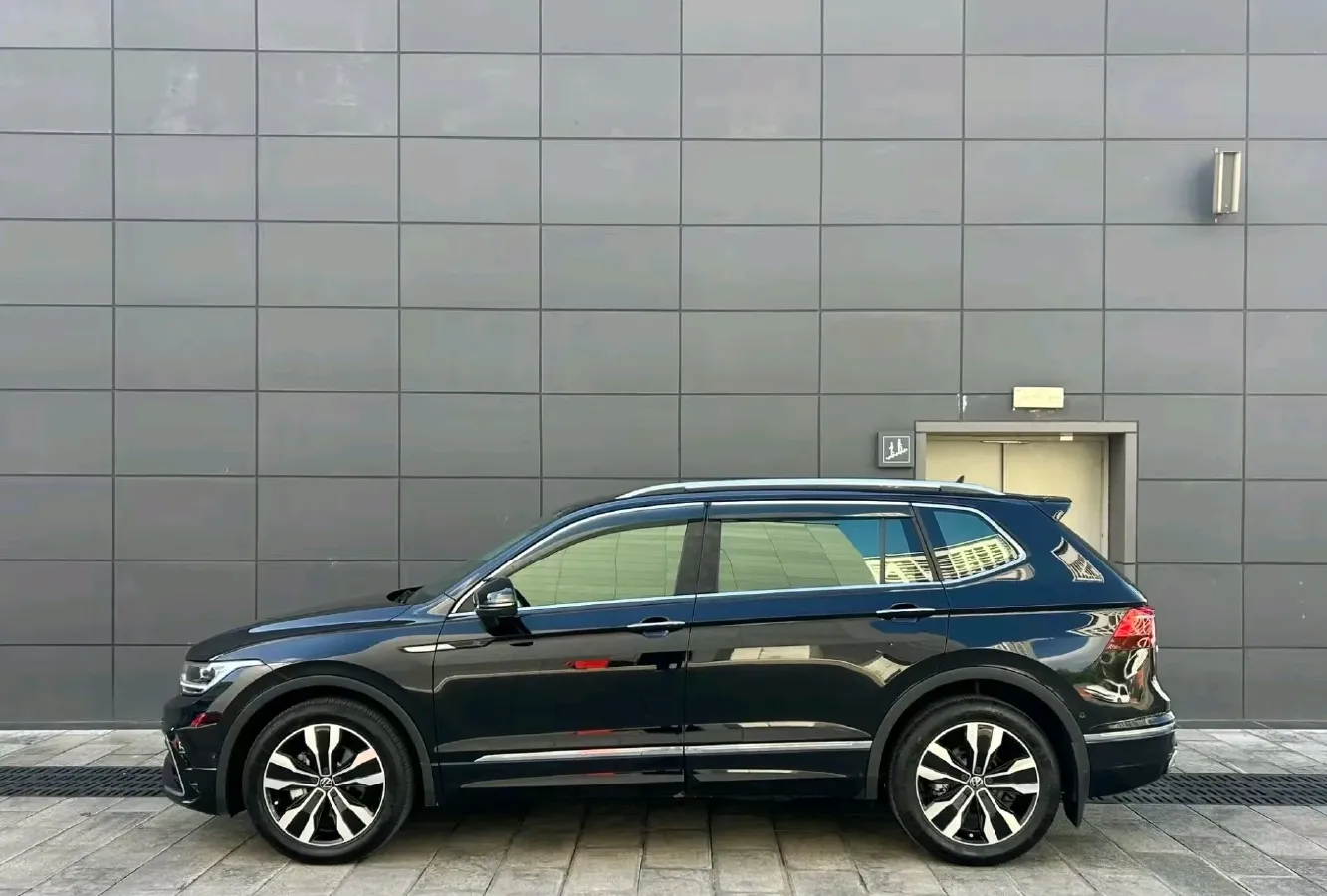2023 Volkswagen Tiguan L 2.0T 186HP L4 7DCT,autocango,china used car exporter,china ev exporter,chinese used car exporter,chinese used ev exporter