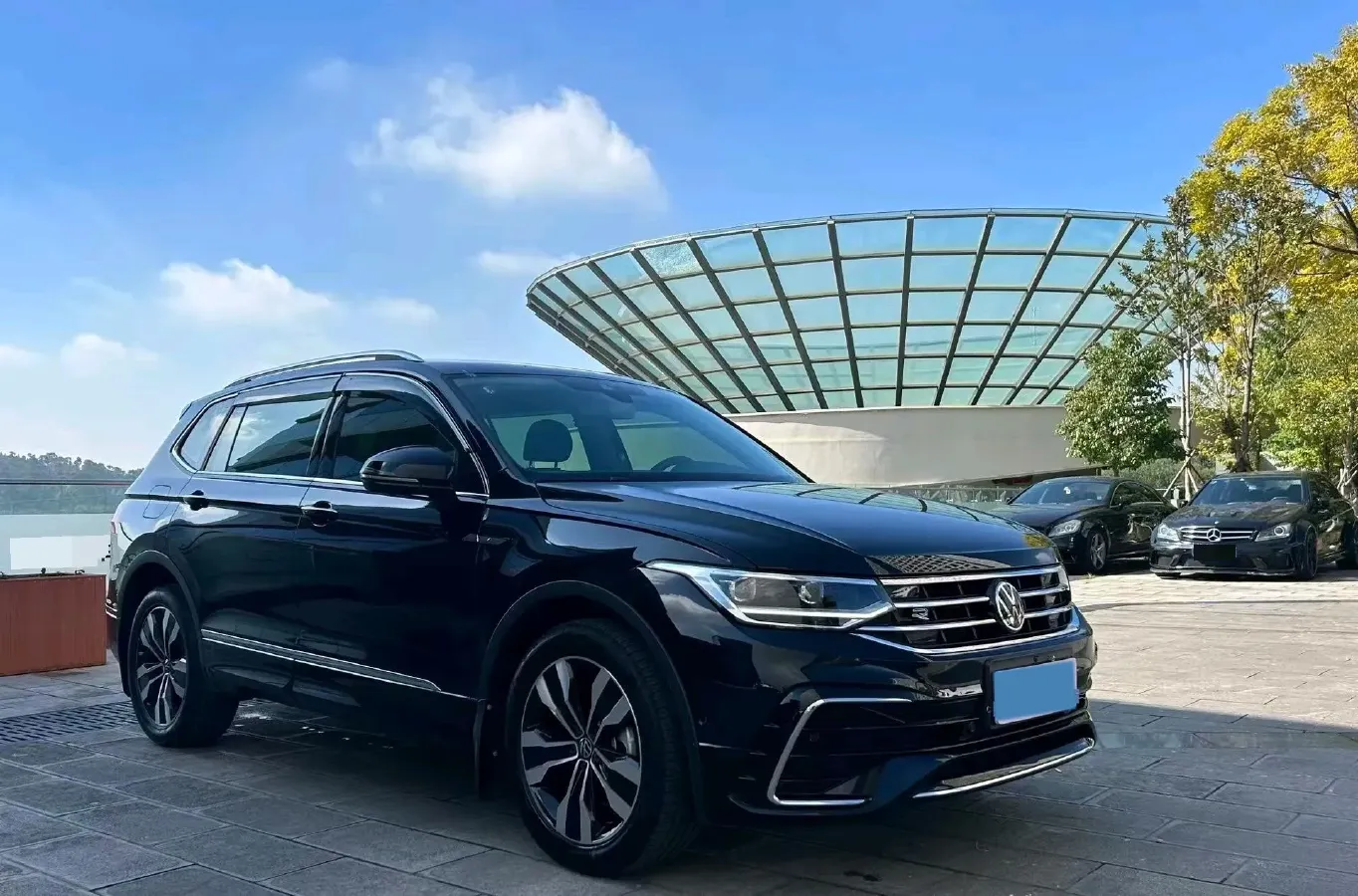 2023 Volkswagen Tiguan L 2.0T 186HP L4 7DCT,autocango,china used car exporter,china ev exporter,chinese used car exporter,chinese used ev exporter