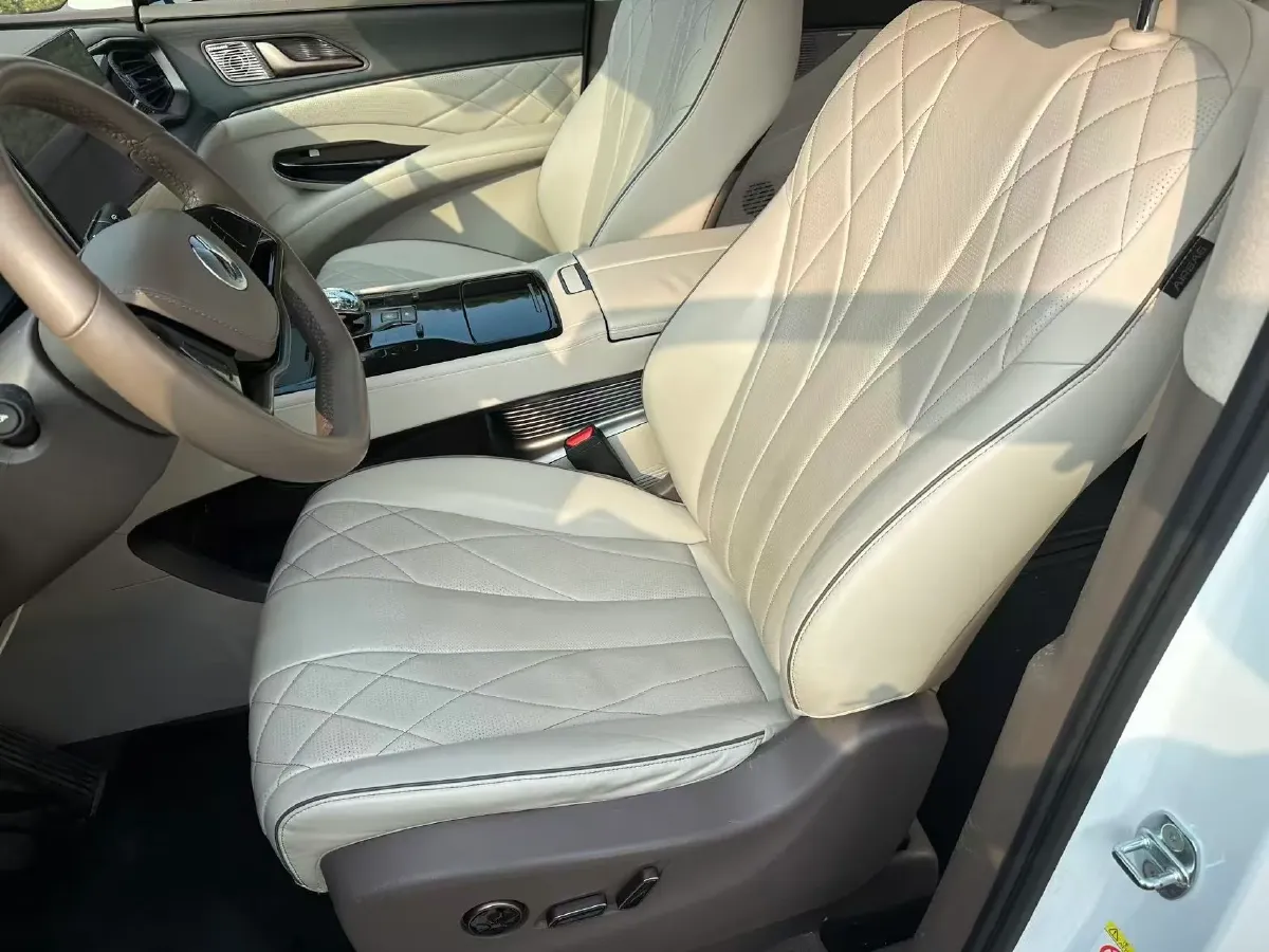 2022 Jaguar XFL 2.0T 250HP L4 8AT,autocango,china used car exporter,china ev exporter,chinese used car exporter,chinese used ev exporter