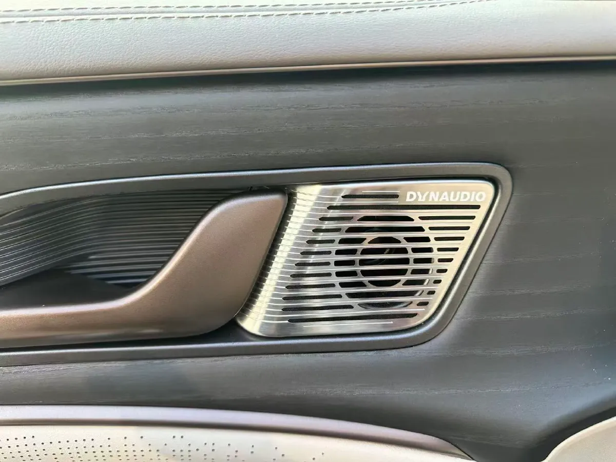 2022 Jaguar XFL 2.0T 250HP L4 8AT,autocango,china used car exporter,china ev exporter,chinese used car exporter,chinese used ev exporter