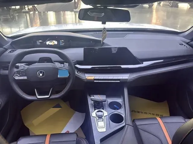 2023 ChangAn UNI-V 1.5T 188HP L4 7DCT,autocango,china used car exporter,china ev exporter,chinese used car exporter,chinese used ev exporter