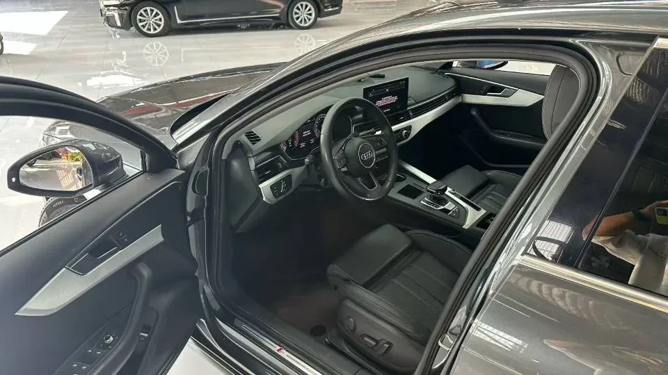 2020 Audi A4L 2.0T 190HP L4 7DCT,autocango,china used car exporter,china ev exporter,chinese used car exporter,chinese used ev exporter