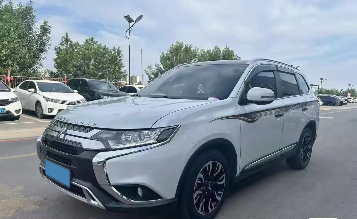 2019 Mitsubishi Outlander 2.4L 192HP L4 CVT,autocango,china used car exporter,china ev exporter,chinese used car exporter,chinese used ev exporter