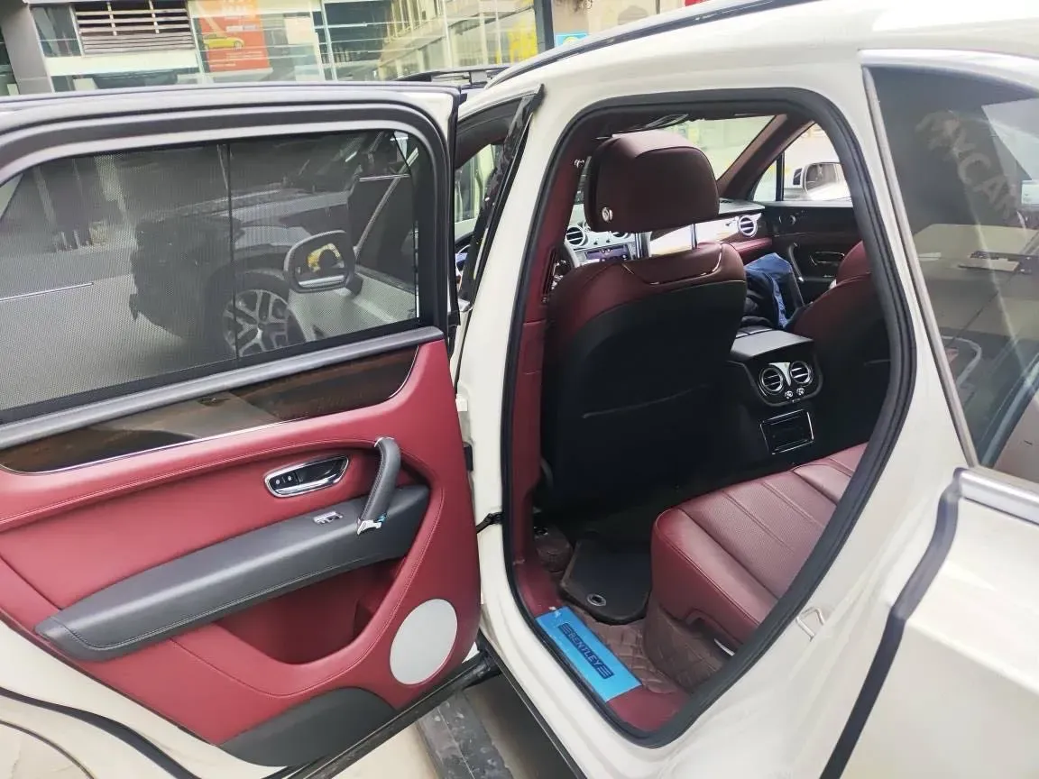 2018 Bentley Bentayga 4.0T 550HP V8 8AT,autocango,china used car exporter,china ev exporter,chinese used car exporter,chinese used ev exporter