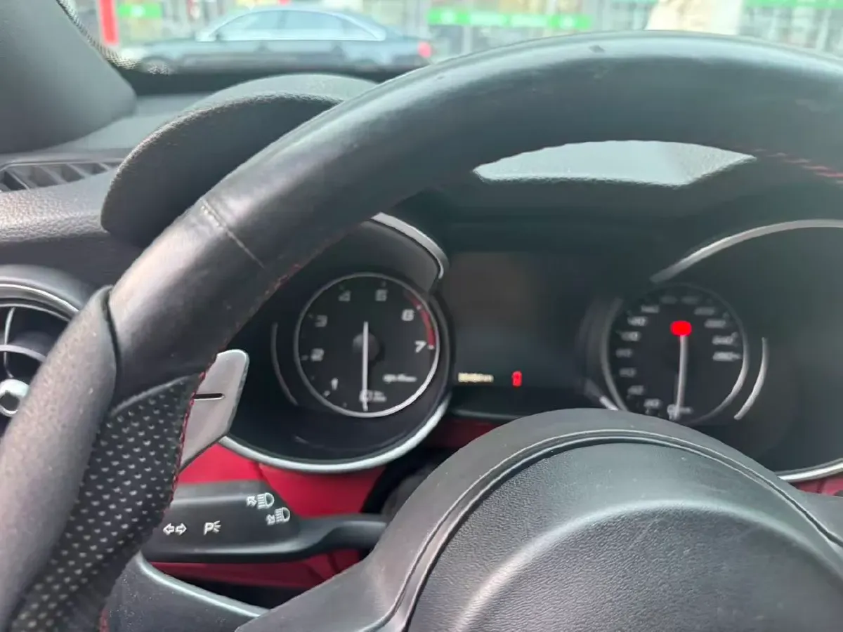 2020 Alfa Romeo Stelvio 2.0T 280HP L4 8AT,autocango,china used car exporter,china ev exporter,chinese used car exporter,chinese used ev exporter