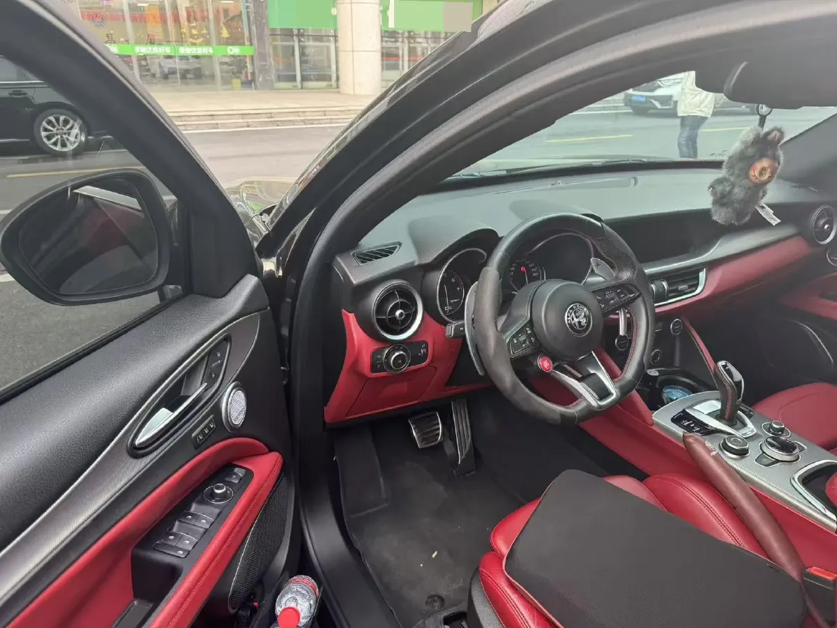 2020 Alfa Romeo Stelvio 2.0T 280HP L4 8AT,autocango,china used car exporter,china ev exporter,chinese used car exporter,chinese used ev exporter