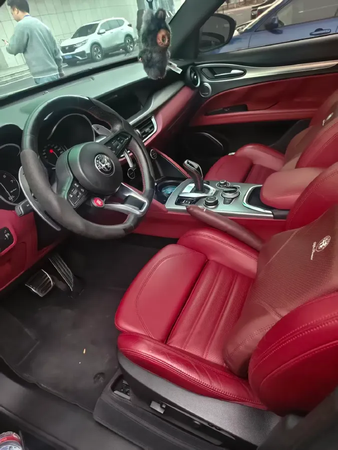 2020 Alfa Romeo Stelvio 2.0T 280HP L4 8AT,autocango,china used car exporter,china ev exporter,chinese used car exporter,chinese used ev exporter