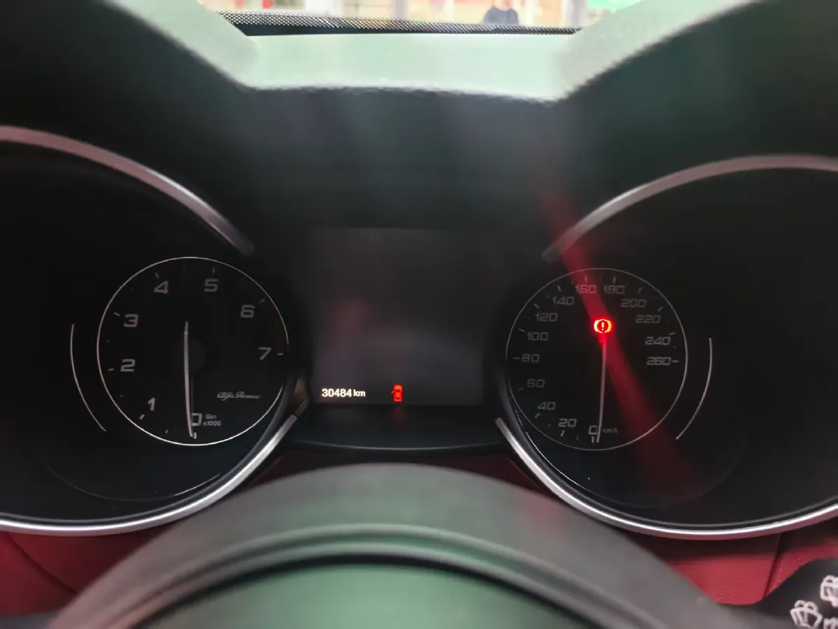 2020 Alfa Romeo Stelvio 2.0T 280HP L4 8AT,autocango,china used car exporter,china ev exporter,chinese used car exporter,chinese used ev exporter