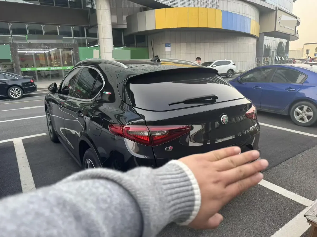 2020 Alfa Romeo Stelvio 2.0T 280HP L4 8AT,autocango,china used car exporter,china ev exporter,chinese used car exporter,chinese used ev exporter