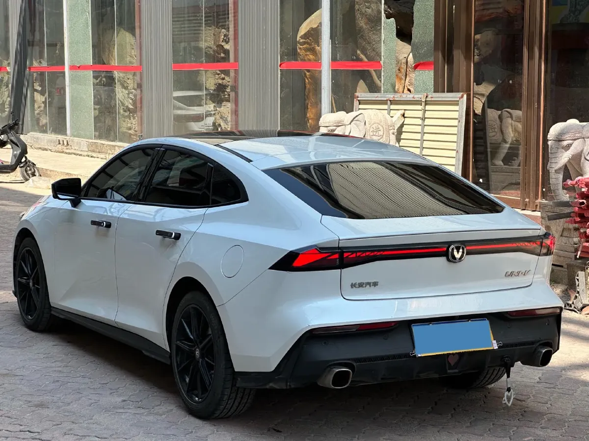 2022 ChangAn UNI-V 1.5T 188HP L4 7DCT,autocango,china used car exporter,china ev exporter,chinese used car exporter,chinese used ev exporter