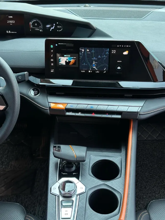 2022 ChangAn UNI-V 1.5T 188HP L4 7DCT,autocango,china used car exporter,china ev exporter,chinese used car exporter,chinese used ev exporter