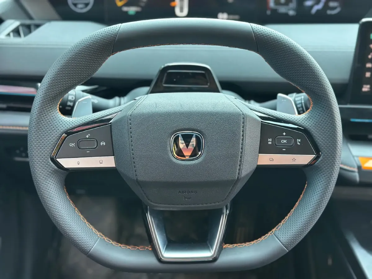 2022 ChangAn UNI-V 1.5T 188HP L4 7DCT,autocango,china used car exporter,china ev exporter,chinese used car exporter,chinese used ev exporter