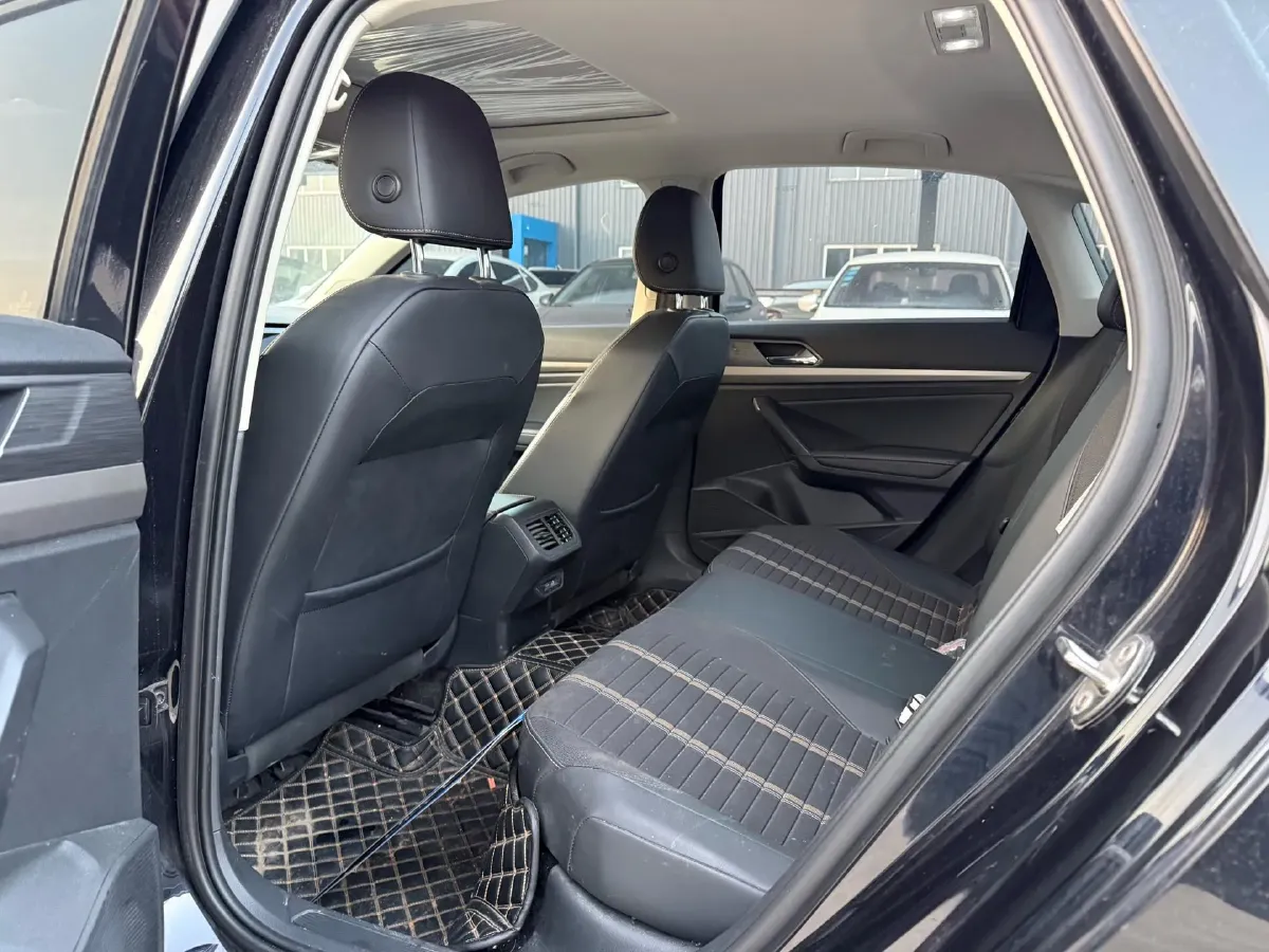 2022 Bestune B70 2.0T 224HP L4 6AT,autocango,china used car exporter,china ev exporter,chinese used car exporter,chinese used ev exporter