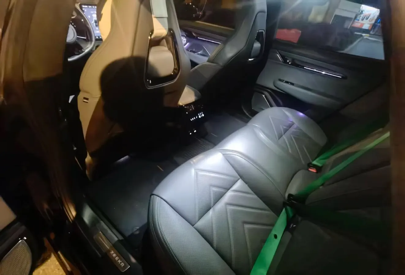 2023 Zeekr 001 BEV 100KWH,autocango,china used car exporter,china ev exporter,chinese used car exporter,chinese used ev exporter