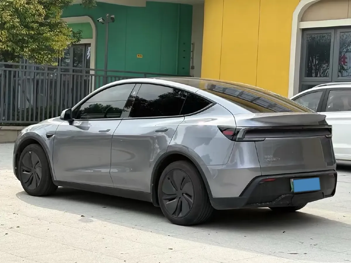 2025 Tesla Model Y BEV 62.5KWH,autocango,china used car exporter,china ev exporter,chinese used car exporter,chinese used ev exporter
