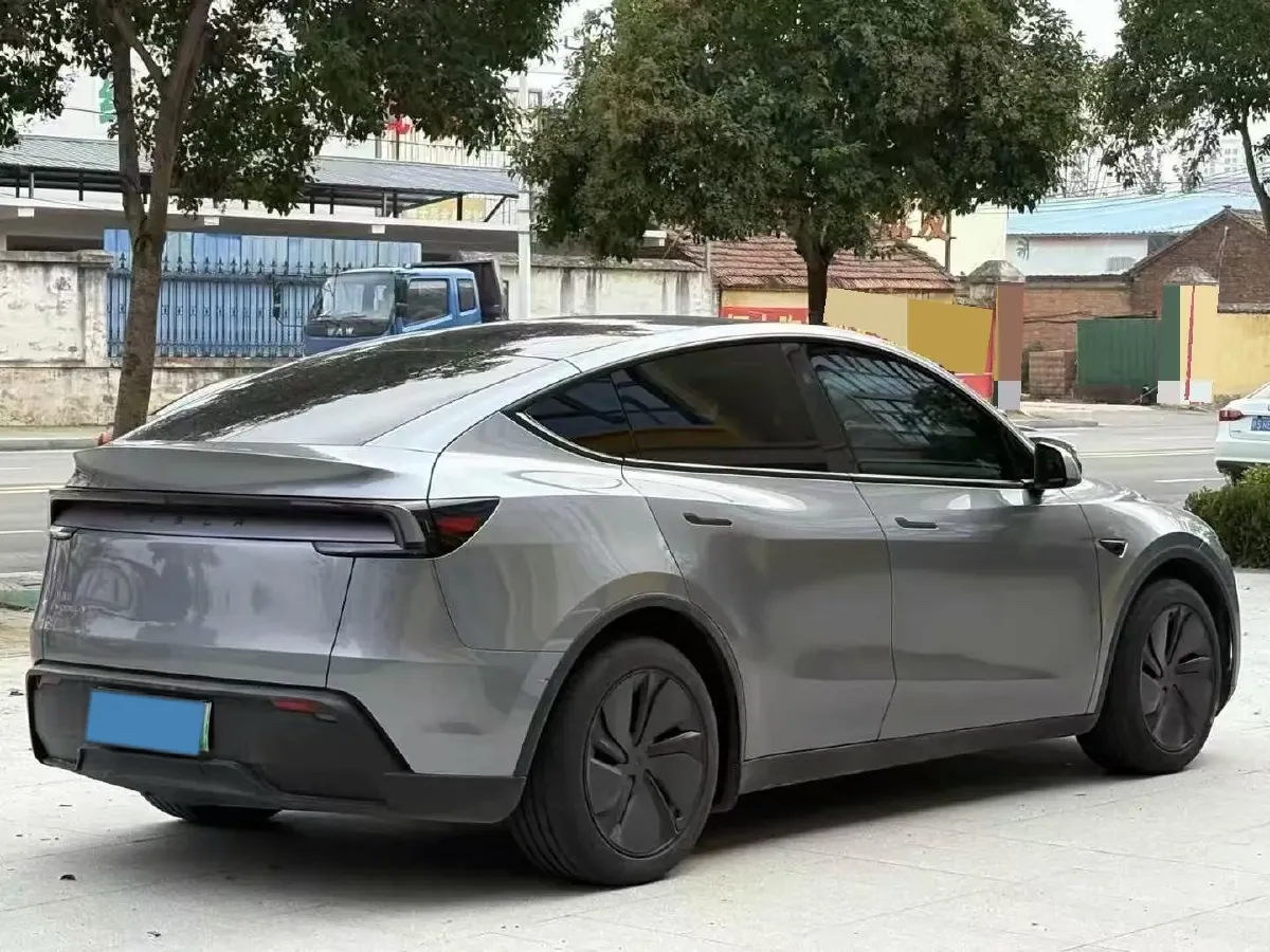2025 Tesla Model Y BEV 62.5KWH,autocango,china used car exporter,china ev exporter,chinese used car exporter,chinese used ev exporter