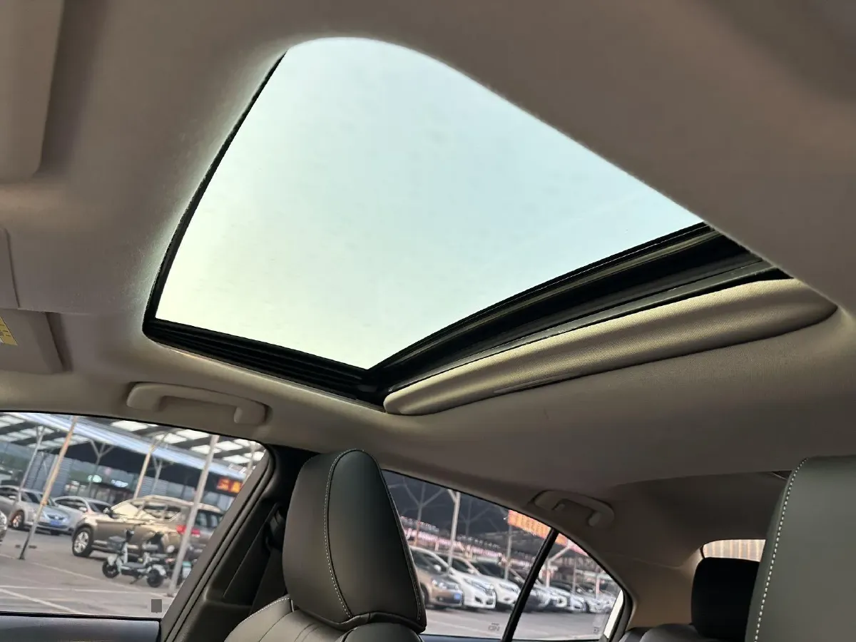 2021 Toyota Corolla 1.2T 116HP L4 CVT,autocango,china used car exporter,china ev exporter,chinese used car exporter,chinese used ev exporter