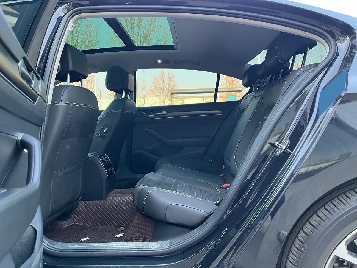 2020 Volkswagen Magotan 2.0T 186HP L4 7DCT,autocango,china used car exporter,china ev exporter,chinese used car exporter,chinese used ev exporter