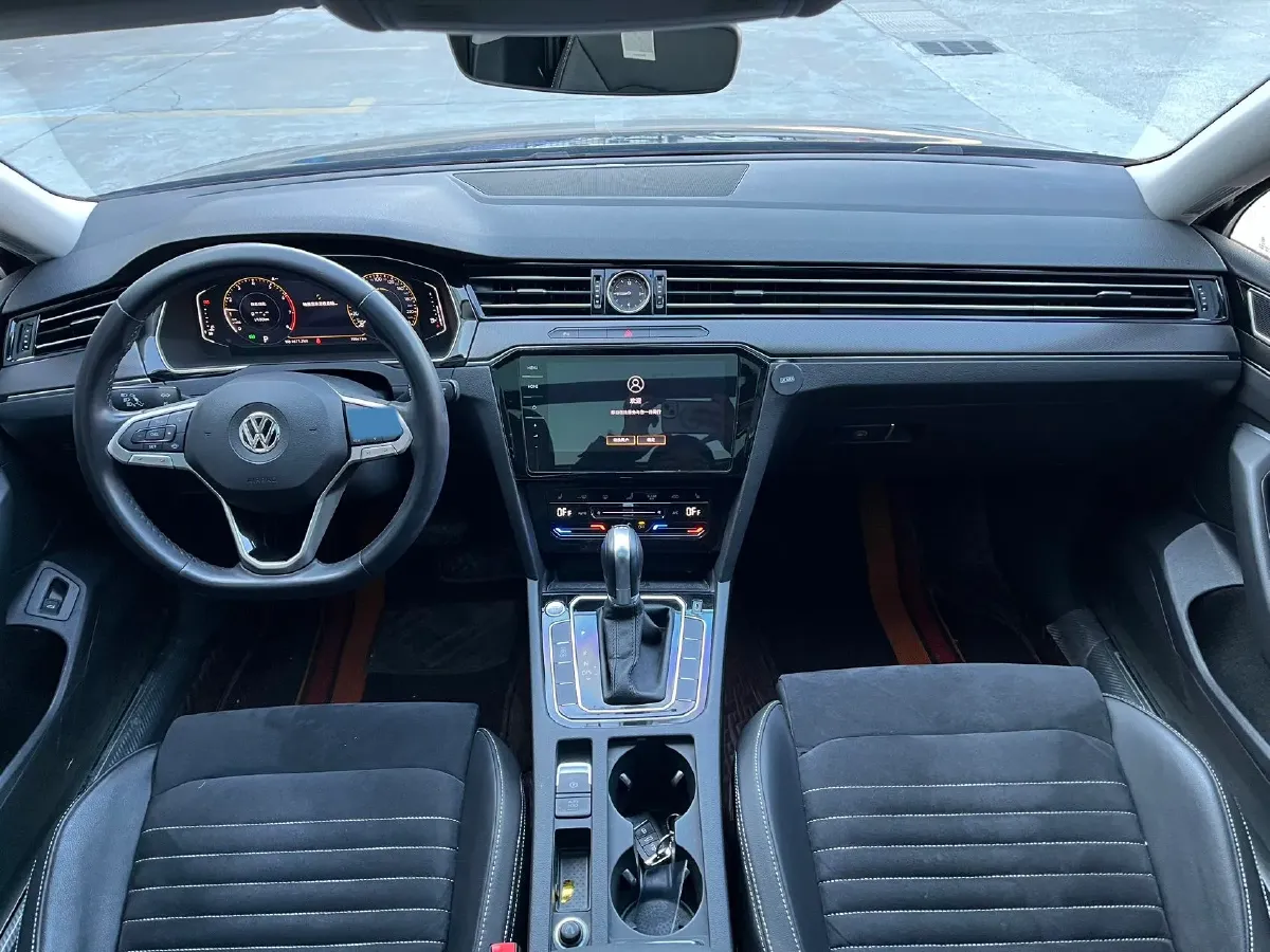 2020 Volkswagen Magotan 2.0T 186HP L4 7DCT,autocango,china used car exporter,china ev exporter,chinese used car exporter,chinese used ev exporter