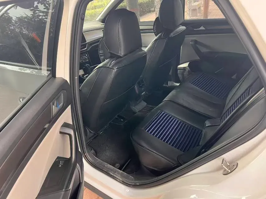 2025 Volkswagen T-Roc 1.5T 160HP L4 7DCT,autocango,china used car exporter,china ev exporter,chinese used car exporter,chinese used ev exporter