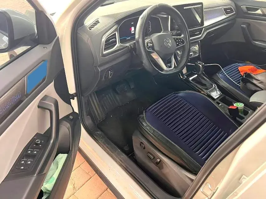 2025 Volkswagen T-Roc 1.5T 160HP L4 7DCT,autocango,china used car exporter,china ev exporter,chinese used car exporter,chinese used ev exporter
