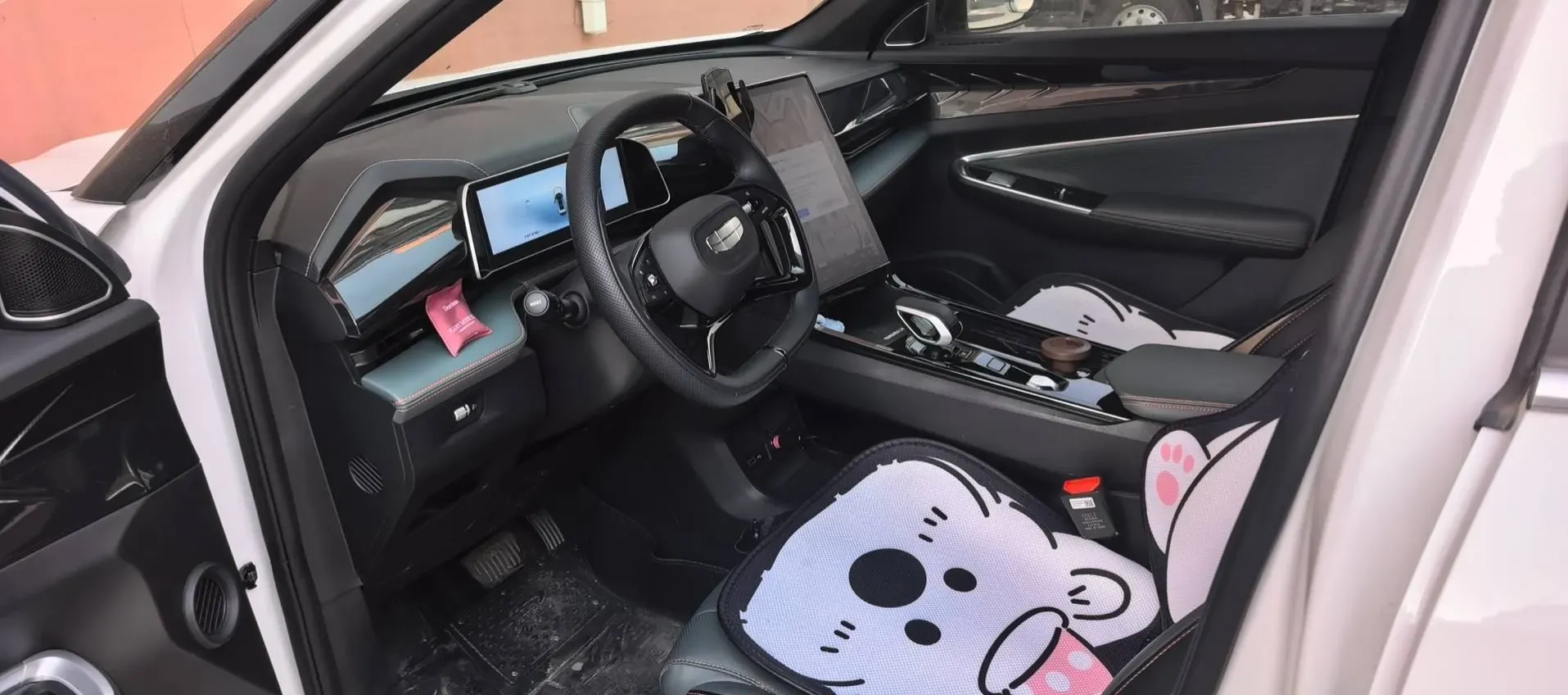 2023 Geely Azkarra 1.5T 181HP L4 7DCT,autocango,china used car exporter,china ev exporter,chinese used car exporter,chinese used ev exporter