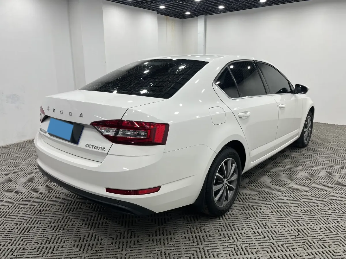 2021 Skoda Octavia 1.5L 113HP L4 6AT,autocango,china used car exporter,china ev exporter,chinese used car exporter,chinese used ev exporter