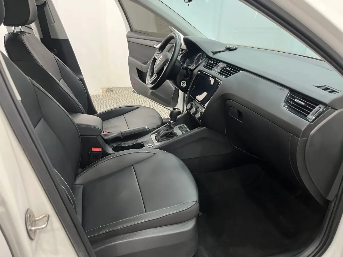 2021 Skoda Octavia 1.5L 113HP L4 6AT,autocango,china used car exporter,china ev exporter,chinese used car exporter,chinese used ev exporter