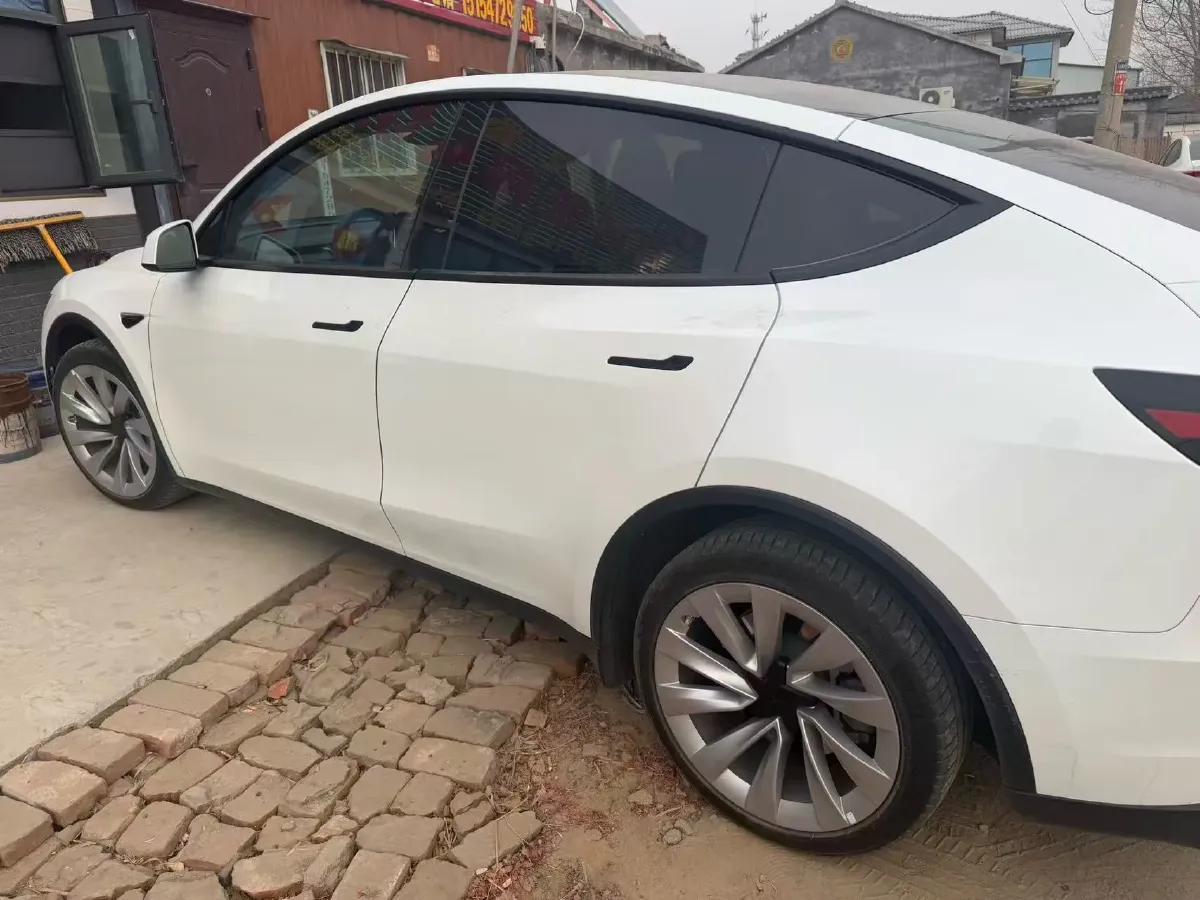 2025 Tesla Model Y BEV 62.5KWH,autocango,china used car exporter,china ev exporter,chinese used car exporter,chinese used ev exporter