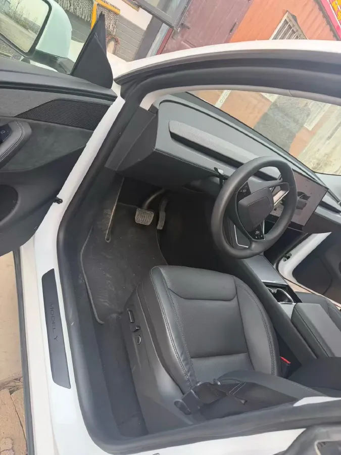 2025 Tesla Model Y BEV 62.5KWH,autocango,china used car exporter,china ev exporter,chinese used car exporter,chinese used ev exporter