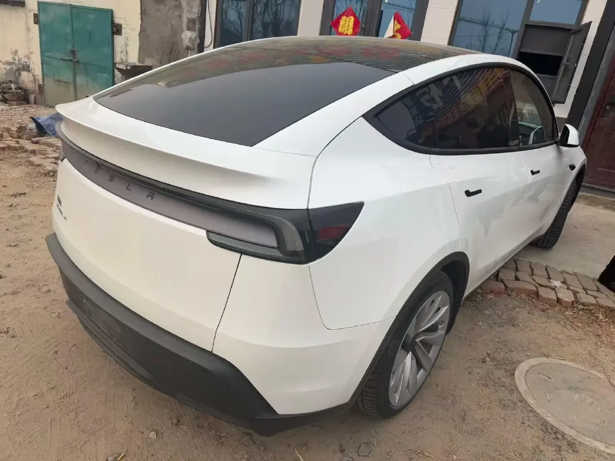 2025 Tesla Model Y BEV 62.5KWH,autocango,china used car exporter,china ev exporter,chinese used car exporter,chinese used ev exporter