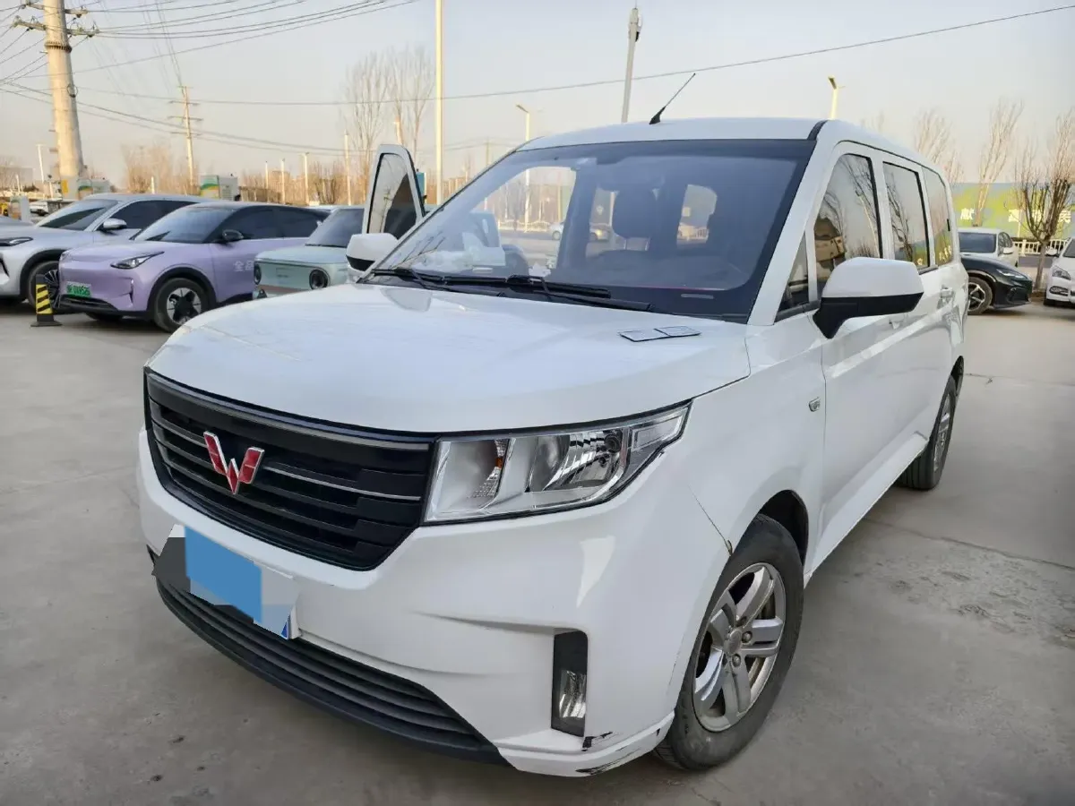 2020 WuLing HongGuang Plus 1.5L 99HP L4 6MT,autocango,china used car exporter,china ev exporter,chinese used car exporter,chinese used ev exporter