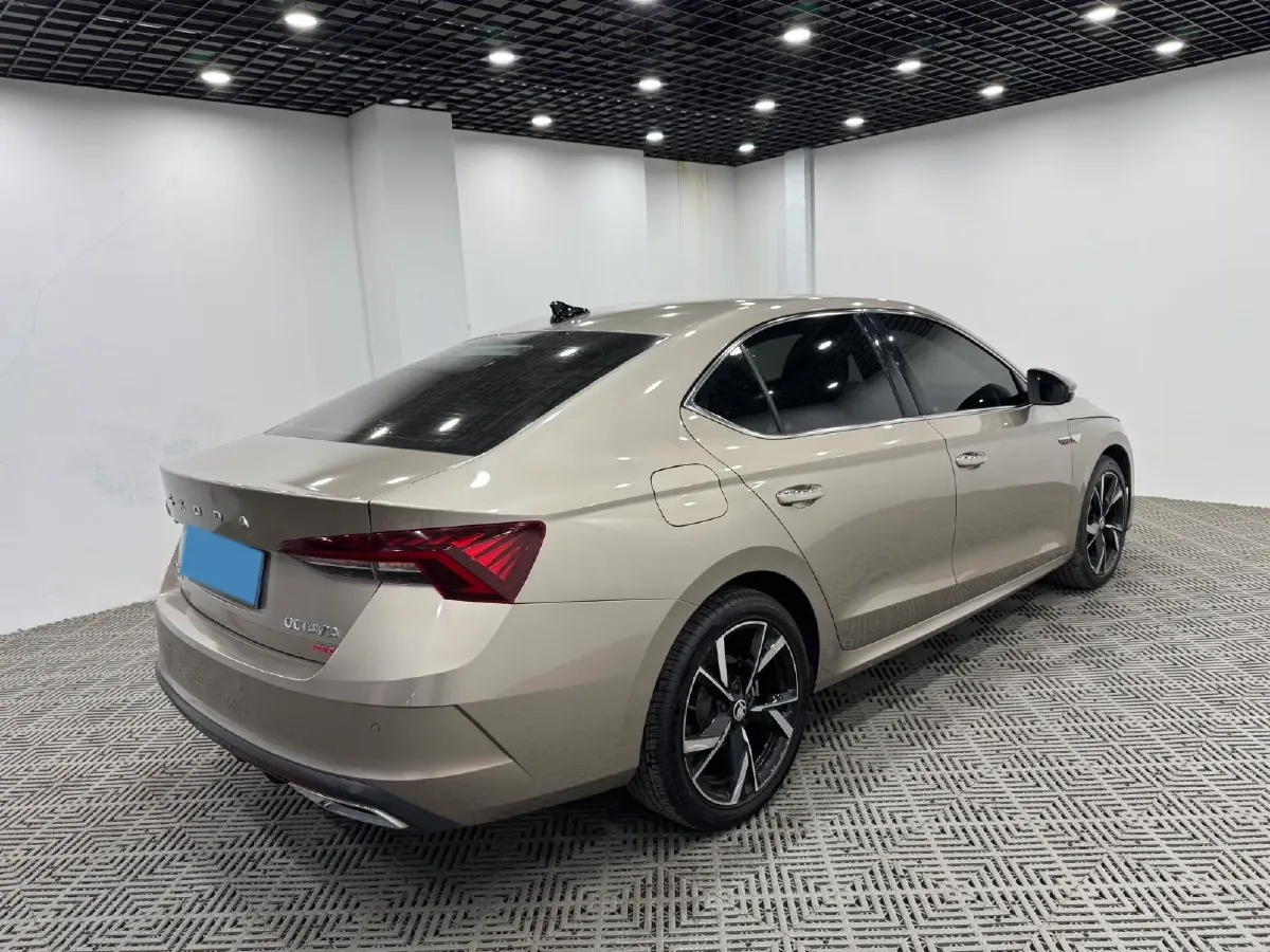 2022 Skoda Octavia 1.4T 150HP L4 7DCT,autocango,china used car exporter,china ev exporter,chinese used car exporter,chinese used ev exporter