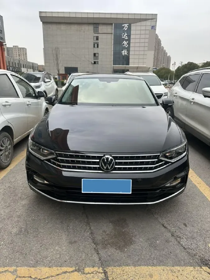 2023 Volkswagen Magotan 1.4T 150HP L4 7DCT,autocango,china used car exporter,china ev exporter,chinese used car exporter,chinese used ev exporter