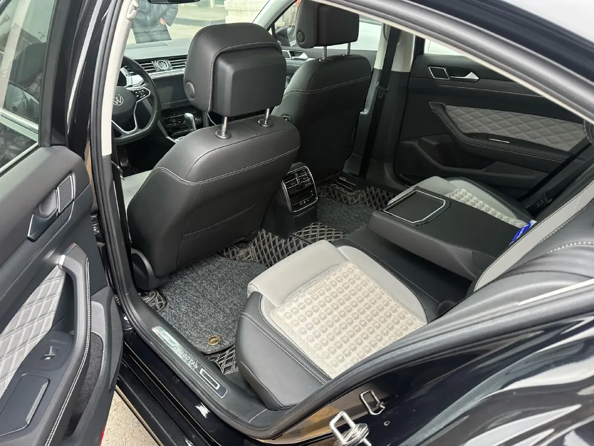 2023 Volkswagen Magotan 1.4T 150HP L4 7DCT,autocango,china used car exporter,china ev exporter,chinese used car exporter,chinese used ev exporter