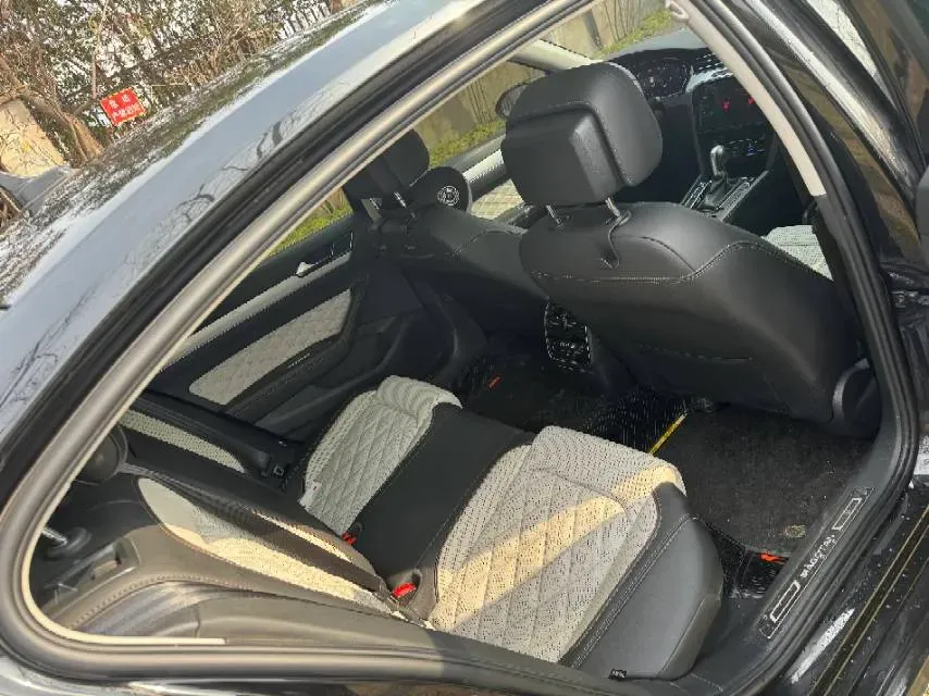 2024 Volkswagen Magotan 2.0T 186HP L4 7DCT,autocango,china used car exporter,china ev exporter,chinese used car exporter,chinese used ev exporter