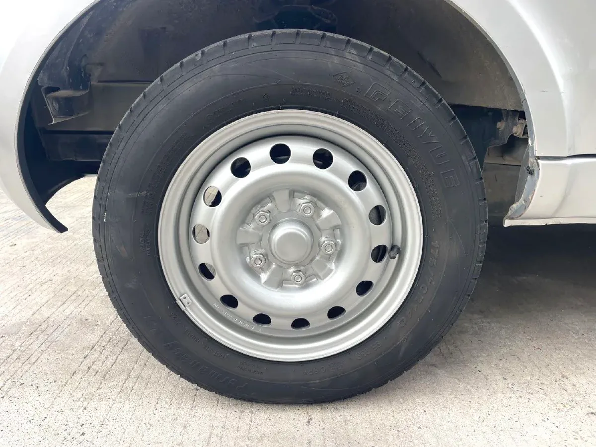 2021 WuLing RongGuang 1.5L 99HP L4 5MT,autocango,china used car exporter,china ev exporter,chinese used car exporter,chinese used ev exporter