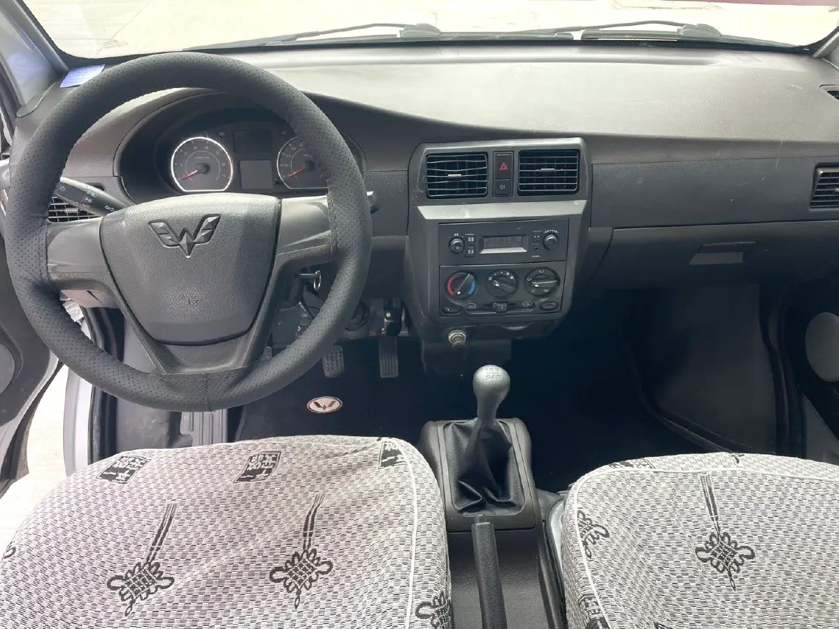 2021 WuLing RongGuang 1.5L 99HP L4 5MT,autocango,china used car exporter,china ev exporter,chinese used car exporter,chinese used ev exporter