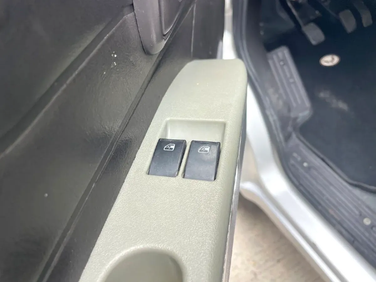 2021 WuLing RongGuang 1.5L 99HP L4 5MT,autocango,china used car exporter,china ev exporter,chinese used car exporter,chinese used ev exporter