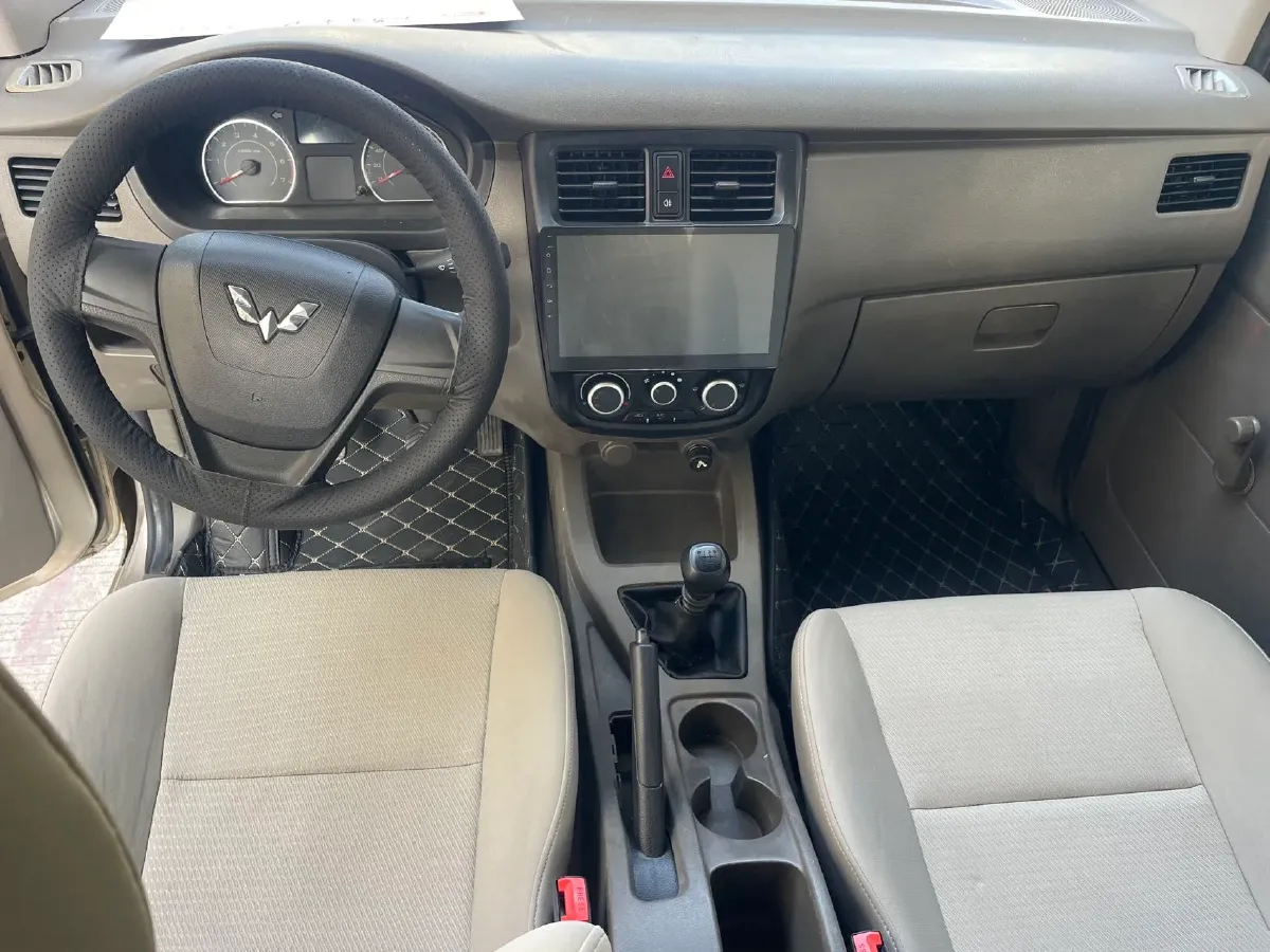 2019 WuLing RongGuang V 1.5L 99HP L4 6MT,autocango,china used car exporter,china ev exporter,chinese used car exporter,chinese used ev exporter