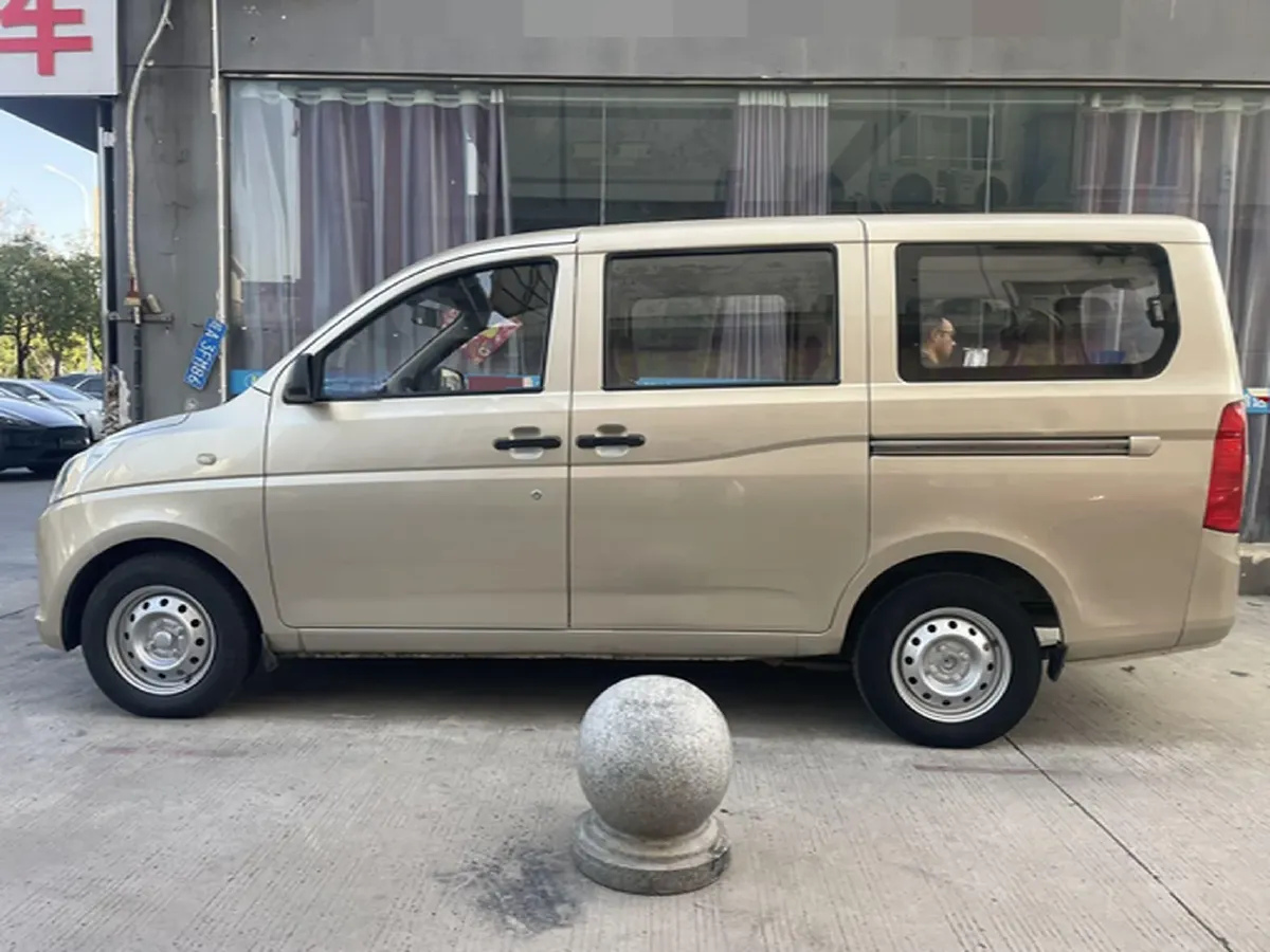 2019 WuLing RongGuang V 1.5L 99HP L4 6MT,autocango,china used car exporter,china ev exporter,chinese used car exporter,chinese used ev exporter