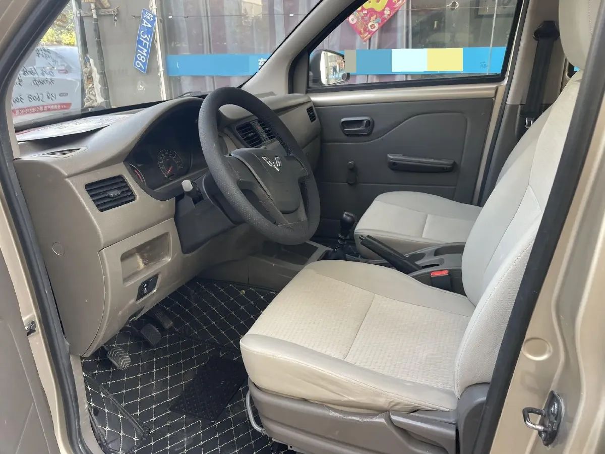 2019 WuLing RongGuang V 1.5L 99HP L4 6MT,autocango,china used car exporter,china ev exporter,chinese used car exporter,chinese used ev exporter