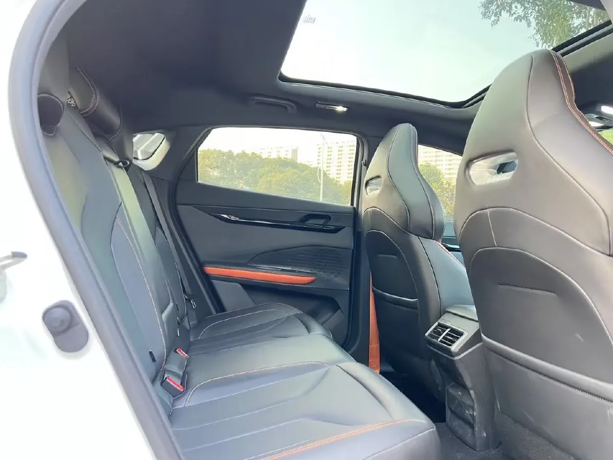 2024 ChangAn UNI-V 1.5T 188HP L4 7DCT,autocango,china used car exporter,china ev exporter,chinese used car exporter,chinese used ev exporter