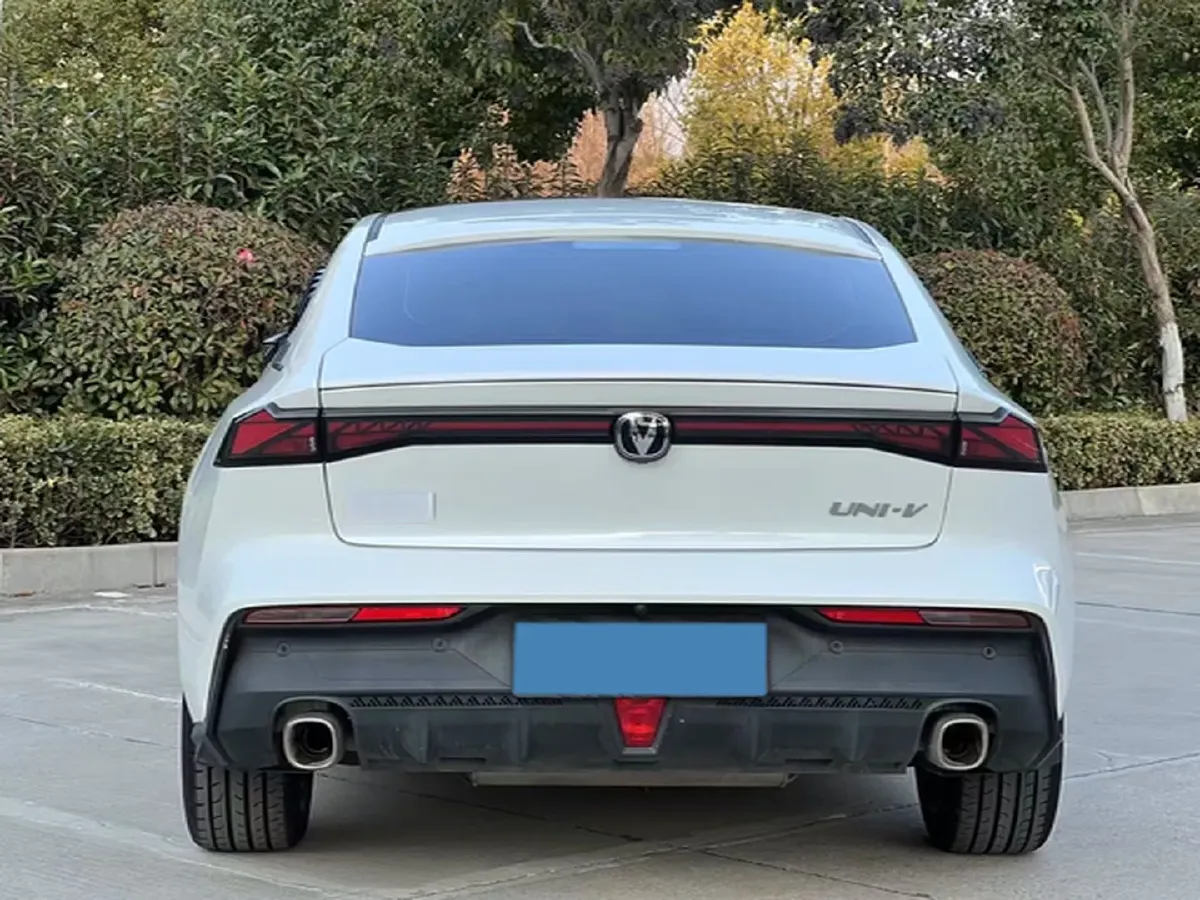 2024 ChangAn UNI-V 1.5T 188HP L4 7DCT,autocango,china used car exporter,china ev exporter,chinese used car exporter,chinese used ev exporter