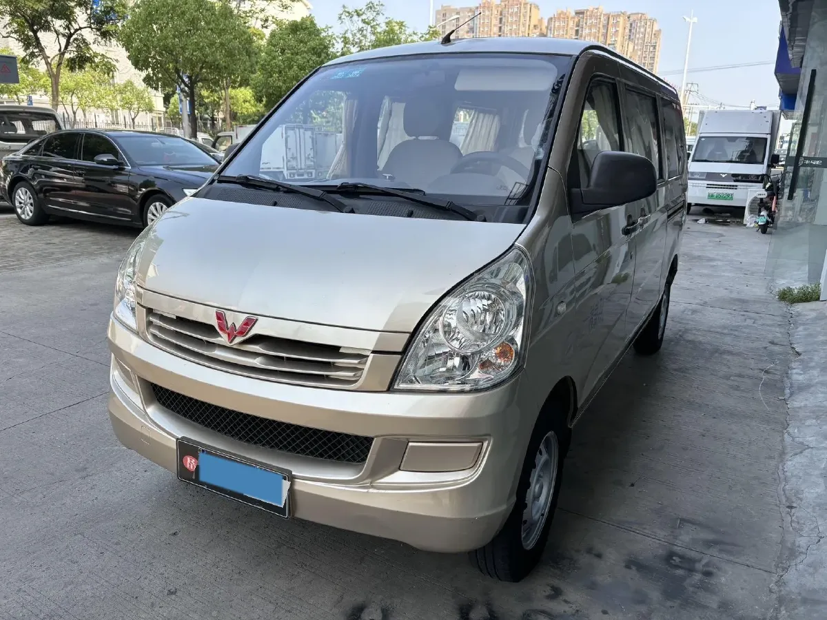 2014 WuLing RongGuang 1.5L 107HP L4 5MT,autocango,china used car exporter,china ev exporter,chinese used car exporter,chinese used ev exporter