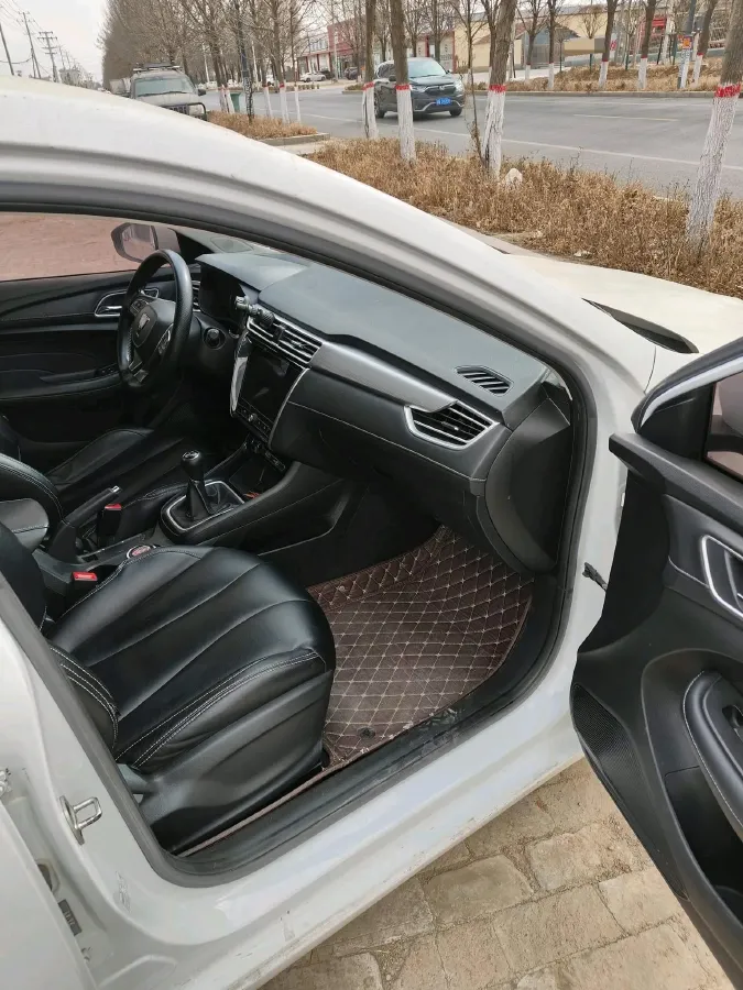 2019 Roewe i5 1.5L 120HP L4 5MT,autocango,china used car exporter,china ev exporter,chinese used car exporter,chinese used ev exporter